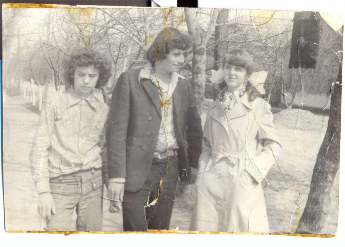Мещеряков Александр Николаевич в центре, 1980 год, станица Слепцовская